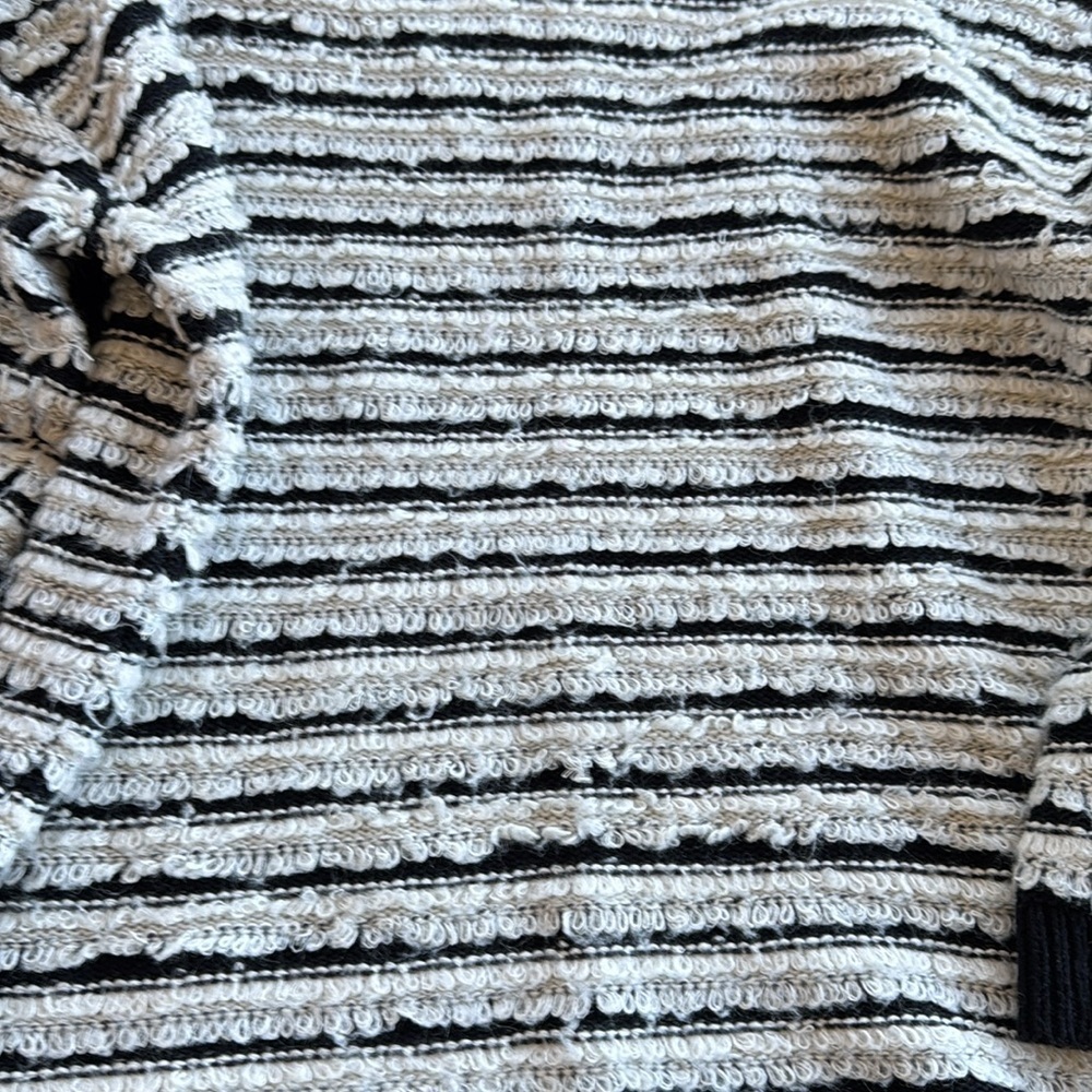 Two by Vince Camuto sweater size small - Picture 3 of 4